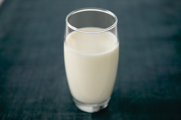 Milk_glass_Lactose